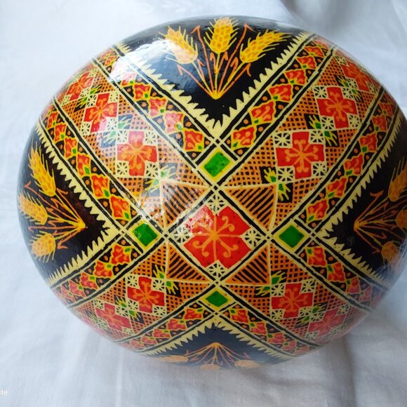Traditional ukrainian Easter egg pysanka ostrich wheat folkart black red green - Picture 3 of 13